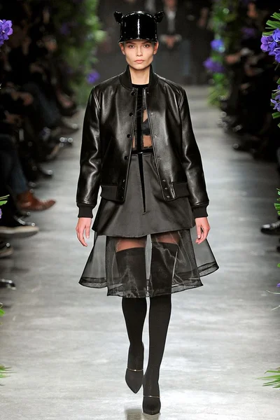 Look 30